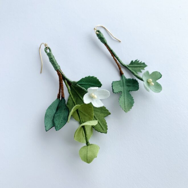 葉のピアス
