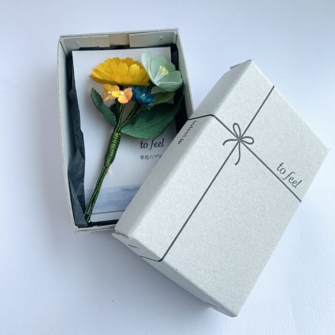 箱入りブローチ