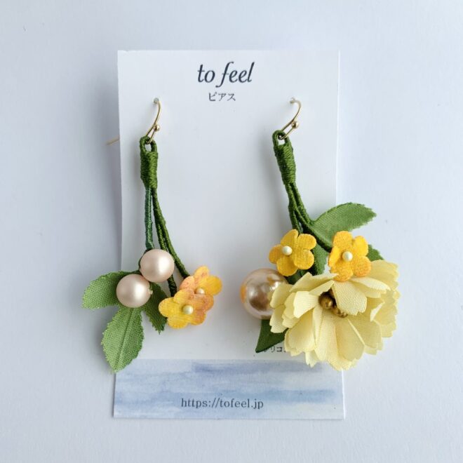 黄色い花のピアス