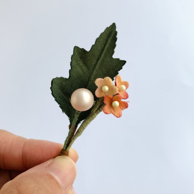 オレンジの花イヤリング