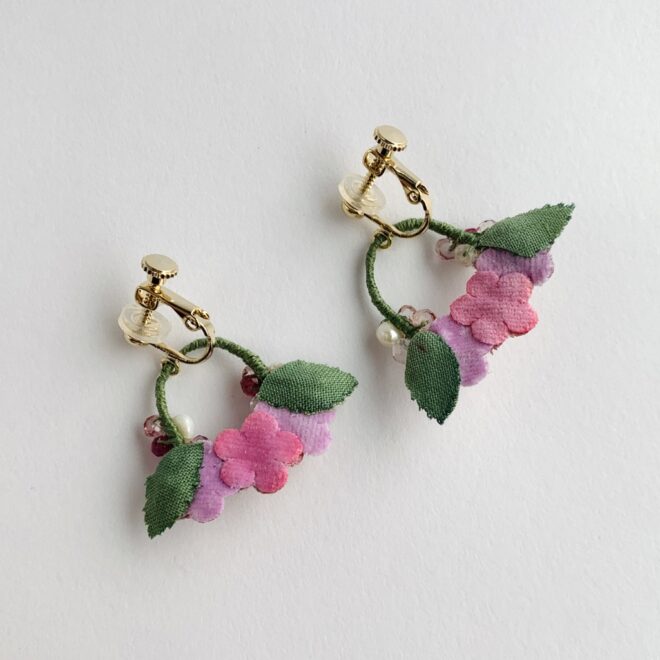 ピンクのイヤリング