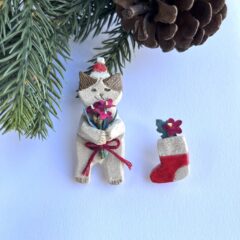 クリスマスプレゼントに！猫サンタブローチ！ミンネにて販売中