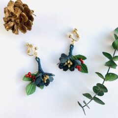 クリスマスのアクセサリーを先取り！ハンドメイドで丁寧に作られた作品