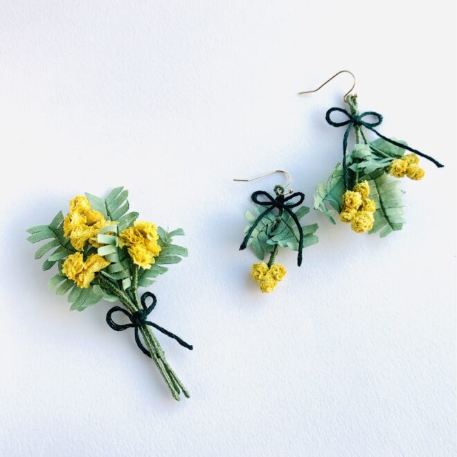 ミモザのブローチ