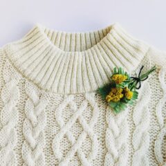 冬のざっくりニットに合わせたい野花の可愛いブローチたち