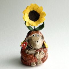 オラウータンの可愛い置物が大人気。ほっこりなインテリア小物。