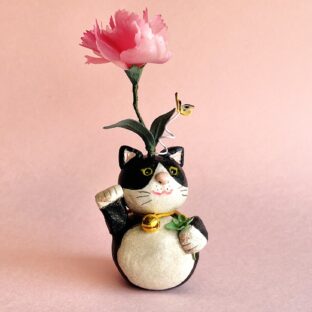 母の日に幸せを呼ぶカーネーションの招き猫♪ハチワレ